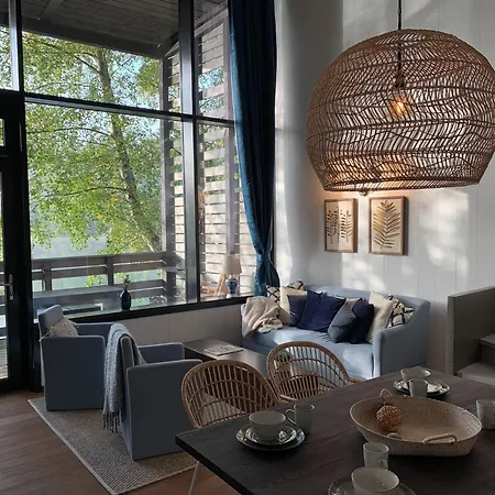 Elegant 6-person Mansion *